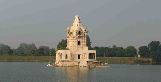 Rani Talab Kalika Mandir, Rewa, Madhya Pradesh - Vushii.com